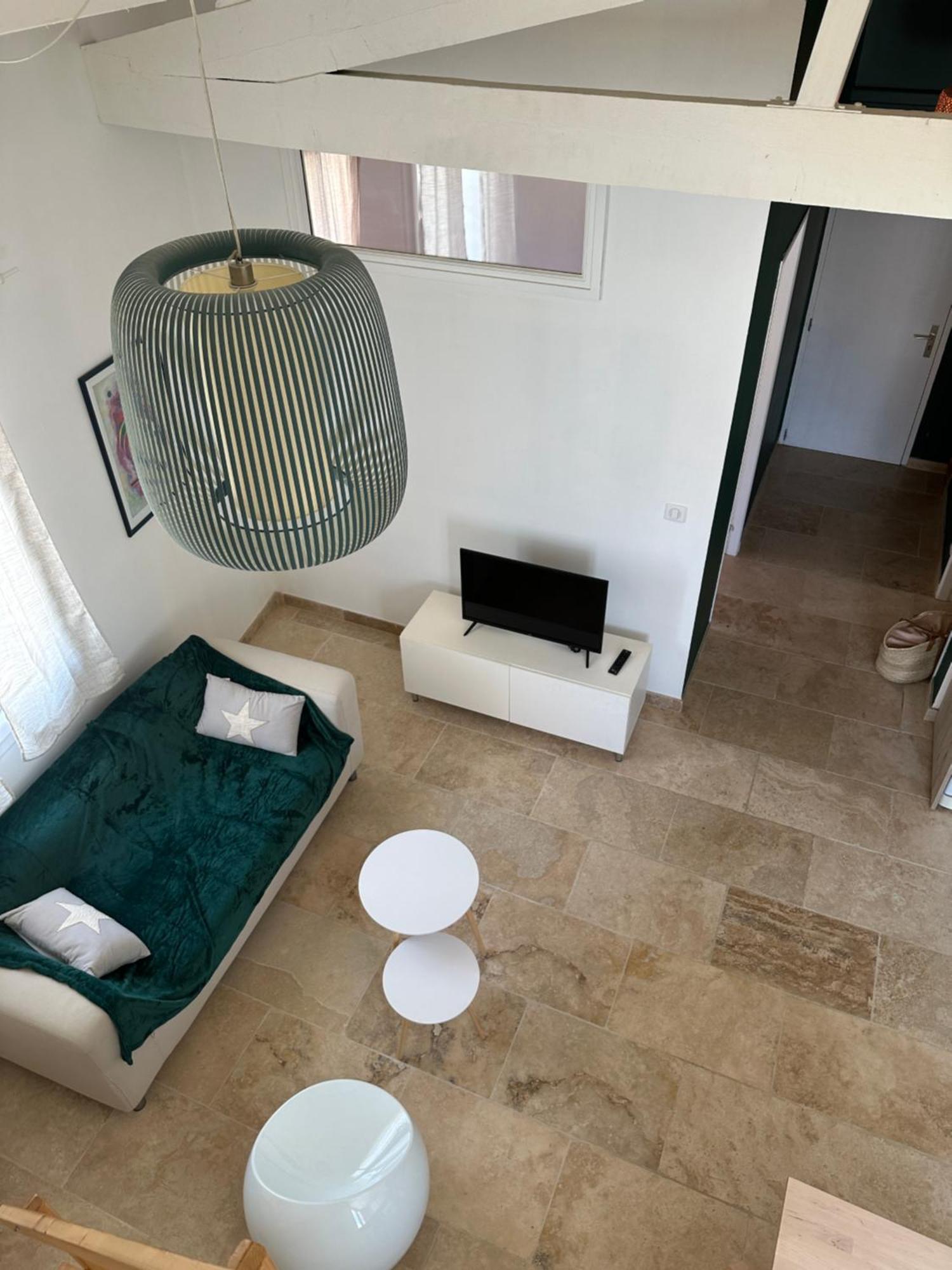 Appartement Avec Vue Sur L Eglise Des Saintes Екстер'єр фото