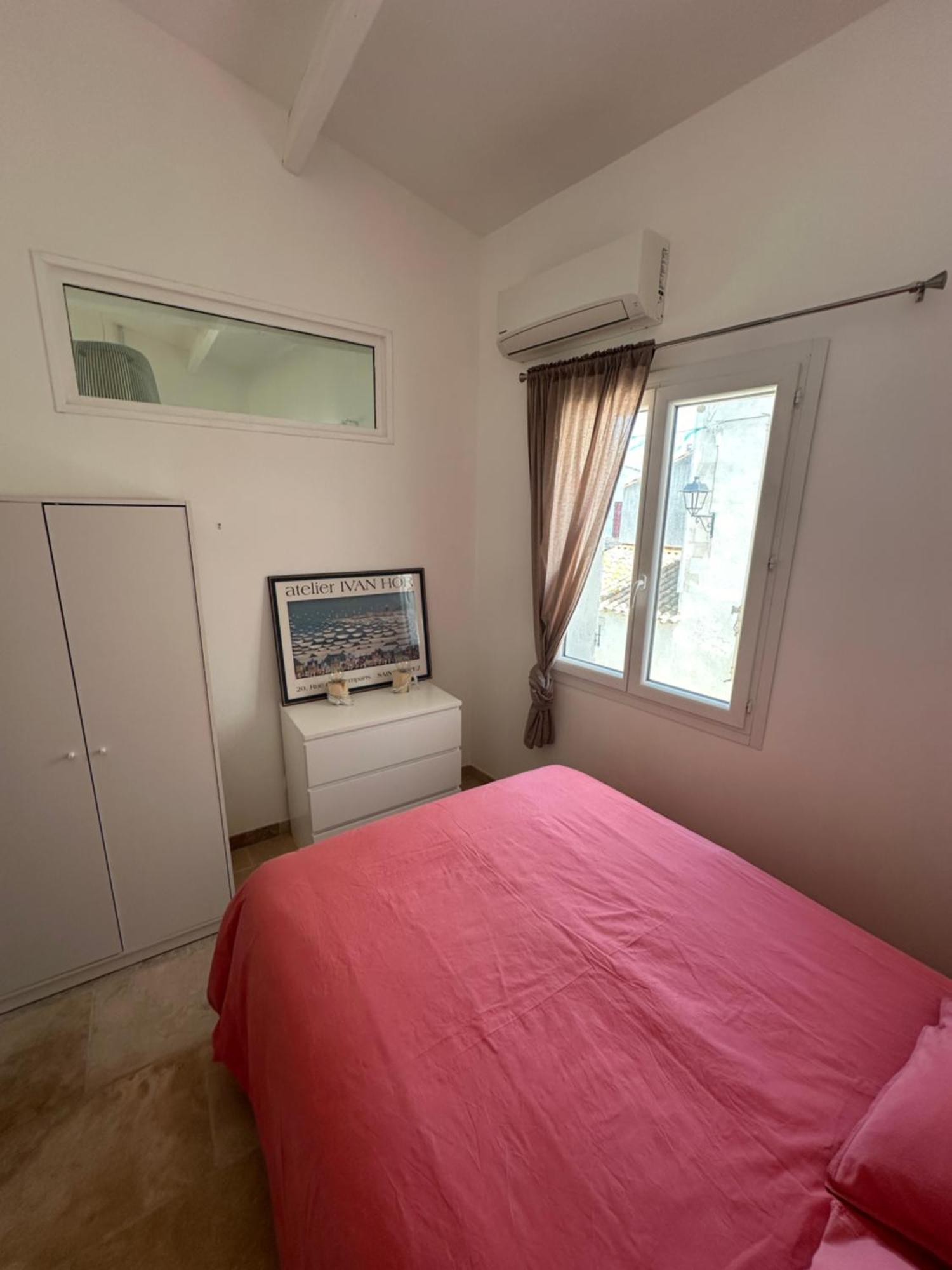 Appartement Avec Vue Sur L Eglise Des Saintes Екстер'єр фото