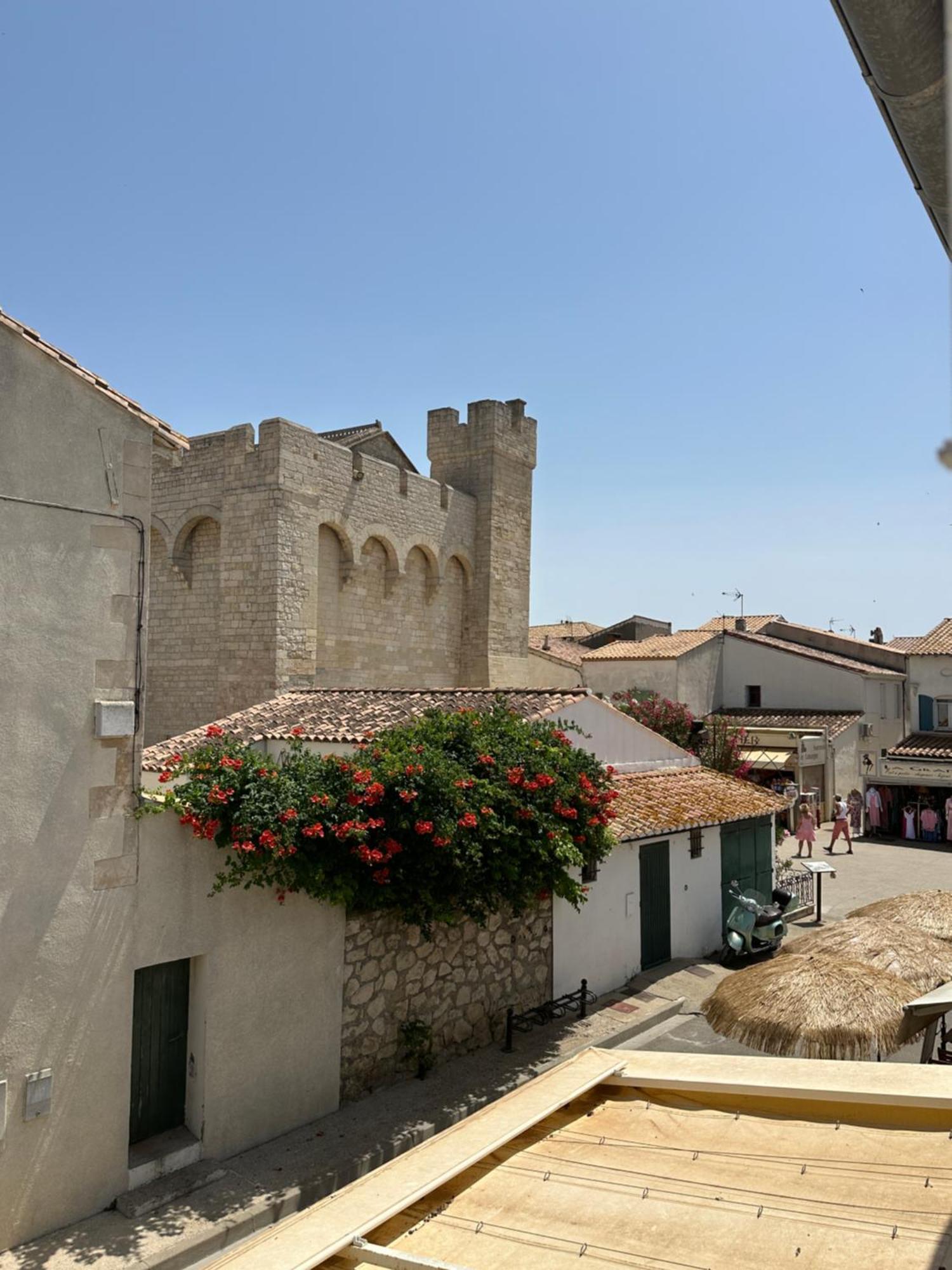 Appartement Avec Vue Sur L Eglise Des Saintes Екстер'єр фото