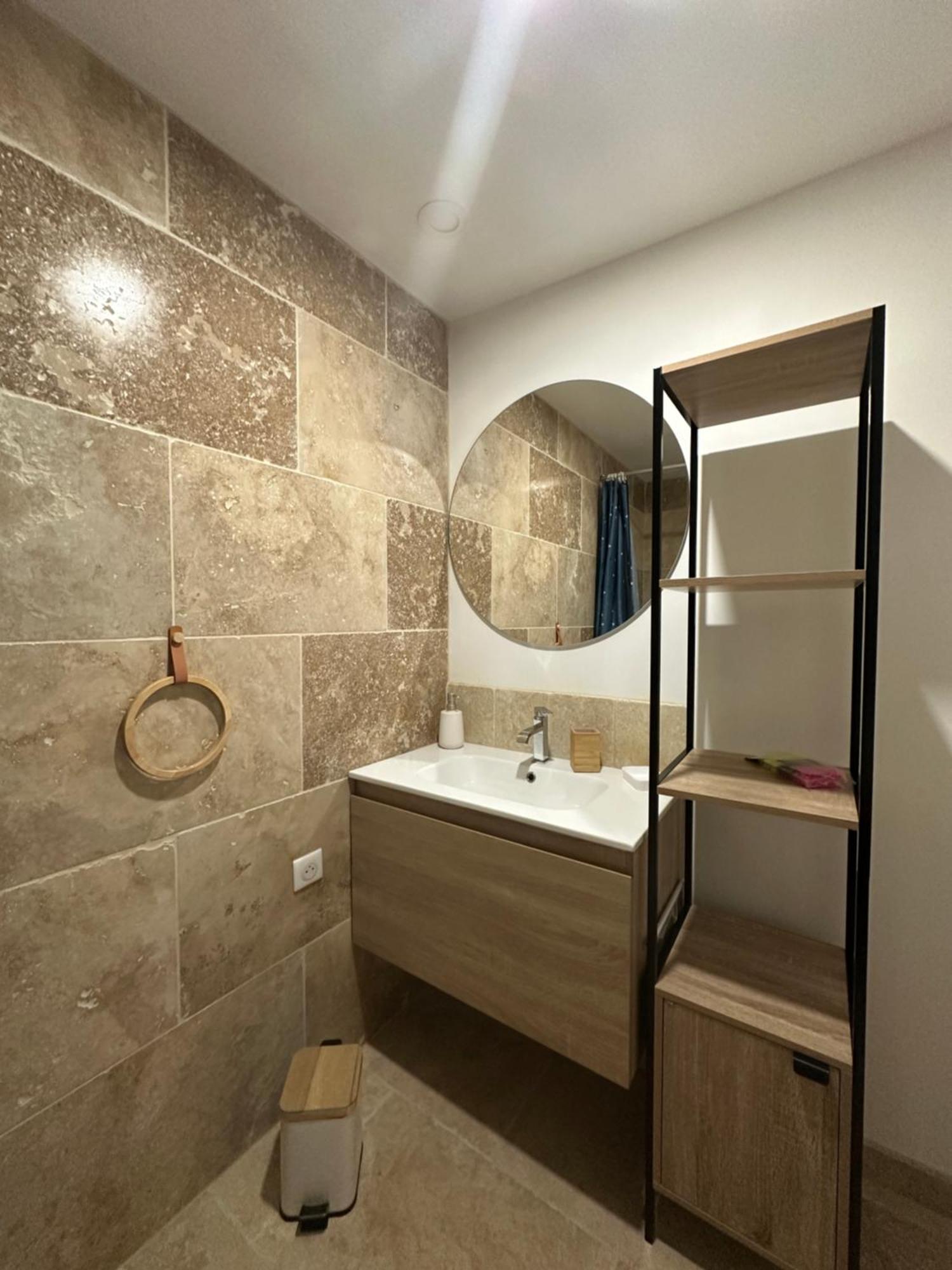 Appartement Avec Vue Sur L Eglise Des Saintes Екстер'єр фото